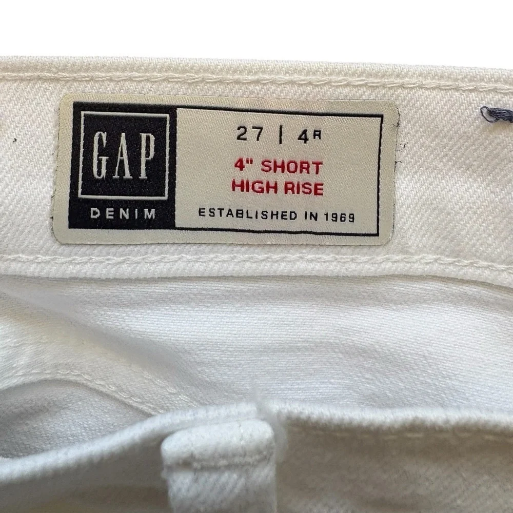 GAP women’s 4” short high rise white denim sz 27/4R preloved
